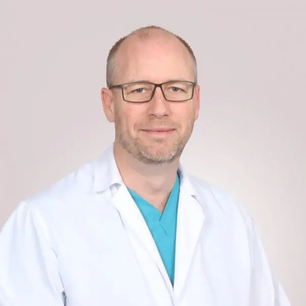 Dr med Erik Montesinos, chirurgien orthopédique en Suisse